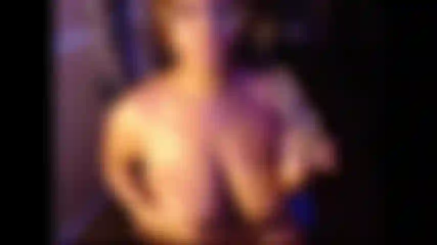 Les propos grossiers de salope m'ont fait gicler.