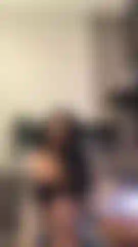 Regardez-moi jouir ! J'étais tellement excité(e) après mon cam show que j'ai arraché mon short en jean et je suis allé(e) directement vers une fin explosive… vous ne voulez pas manquer ça !