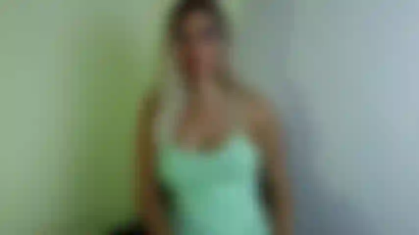 Une vilaine fille a eu un creampie à la fête.