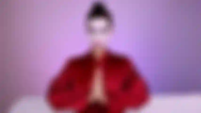 Hot geisha vous sert avec un corps mousseux.