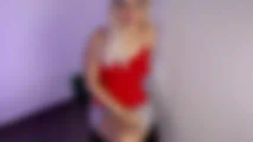 Ma voisine m'a baisé et me fait un soin du visage.