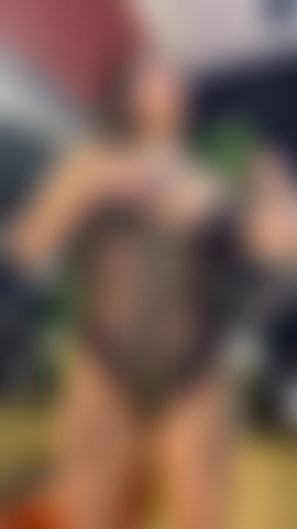 Tu veux sucer mes seins ?