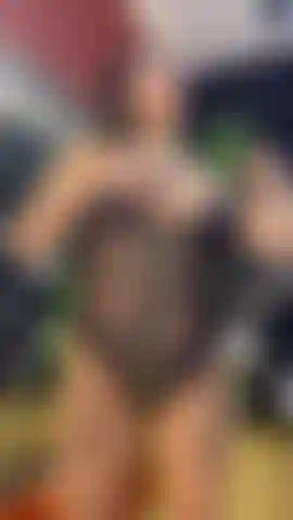 Tu veux sucer mes seins ?