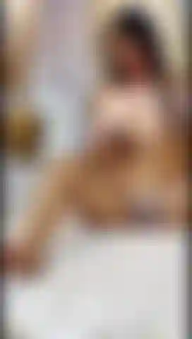 Je jets avec mon jouet vibrateur.