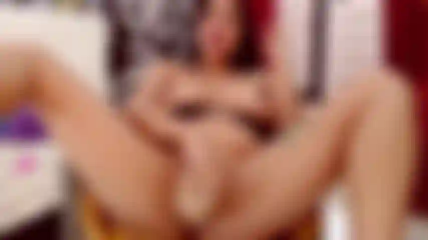 Putain de chatte avec un gros gode.