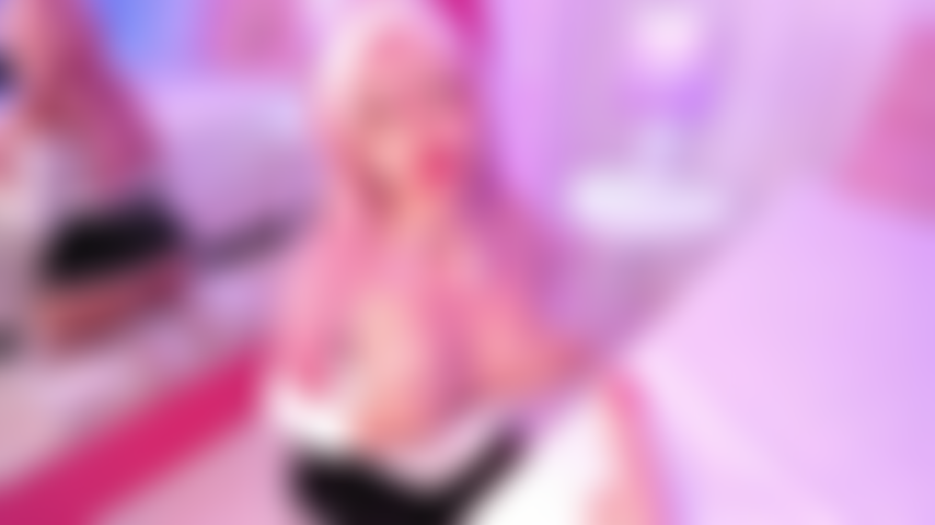 Je suce mon jouet comme si c'était ta bite.