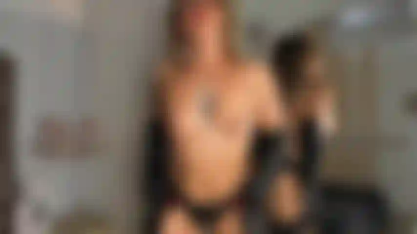 Une maman sexy et nauthy dans l'huile.