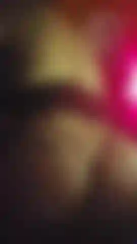 Bouncing my ass  tweaking for you