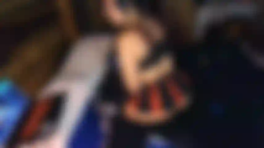 Le retrait des perles anales me baise jusqu'à ce que je gicle.