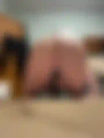 Juste mon énorme cul chevauchant un gros noir.