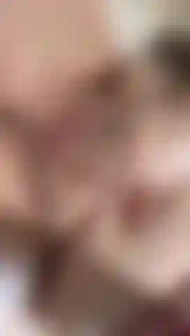 Agréable et mouillée dans le bain.