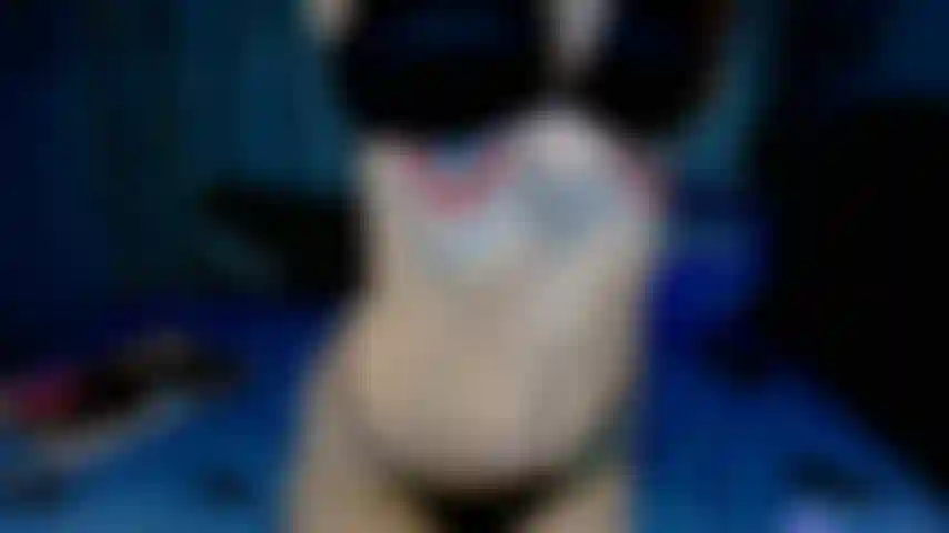 Une rousse baise et tweks avec un gode ! Gros cul.