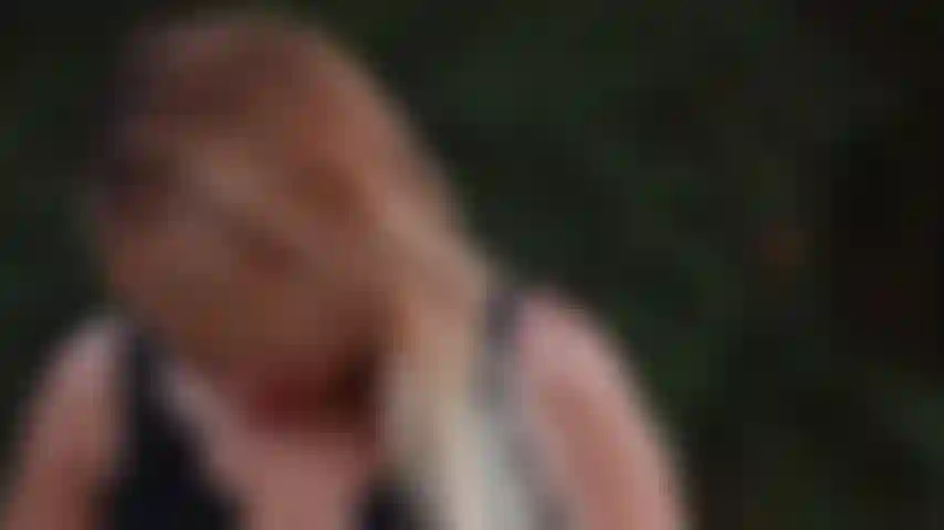 Séduction lilith, bouyeur, nue dans le lac, masturbation, blonde sexy, attouchement chatte rasée, doigts dans le cul, seins.