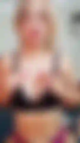 Sexy, masturbation du cul, perles anales, seins léchés, masturbation de la chatte, doigts dans le cul, fille blonde.