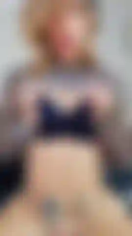 Je joue dur avec mes perles anales et mon jouet