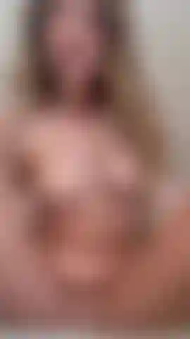Jouis en même temps que moi xx quelques bruits de chatte aussi xx.
