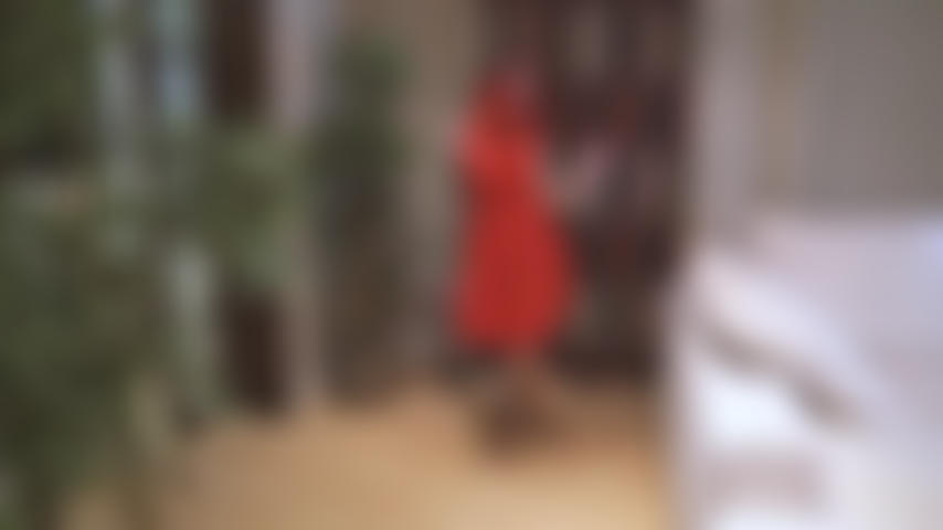 En rouge.