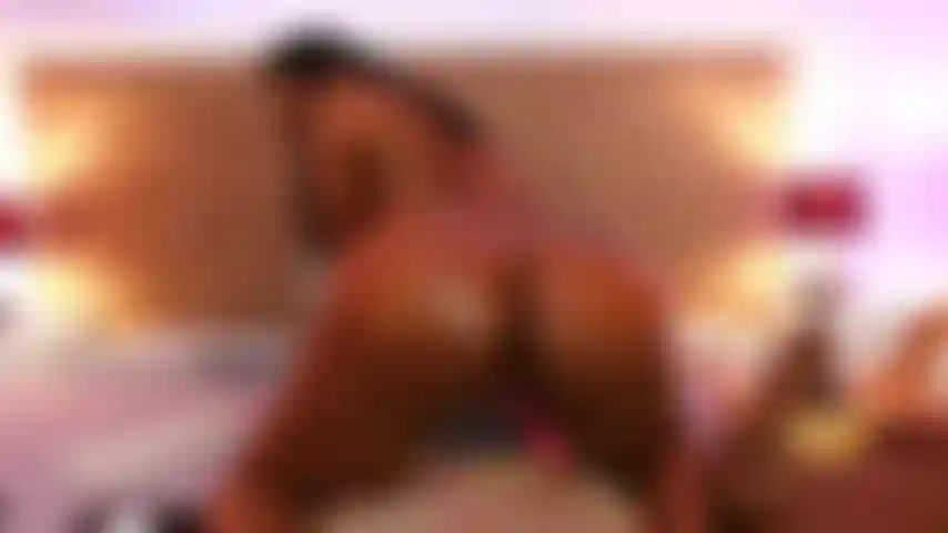 Sexy secoue et baise ma chatte.