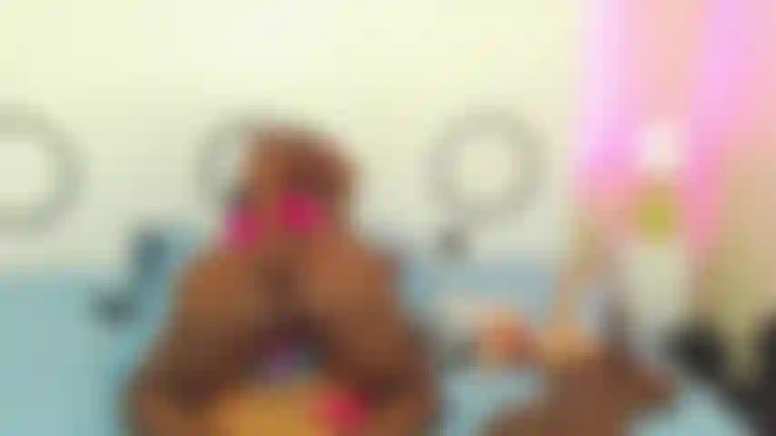 Les doigts dans le connard !