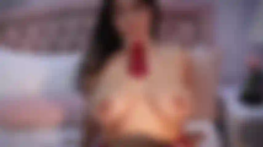 Étudiante seule à la maison et très chaude, tu viens m'accompagner ?