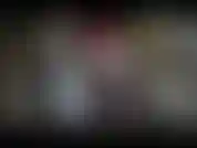 Regarde ma petite chatte serrée sous ma jupe pendant que je fais les tâches ménagères et je ne sais même pas que tu es là.