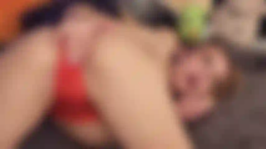 Je voulais juste vraiment une grosse bite en moi. Ma culotte mouillée dit tout !