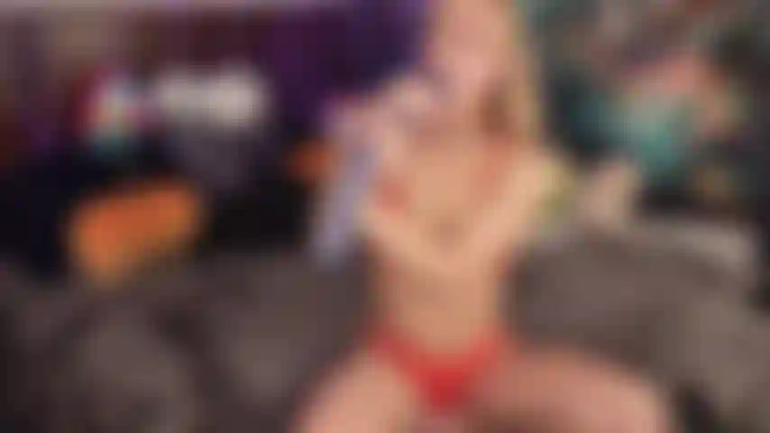 Remplissant mes deux trous en même temps avec mon gode géant à double extrémité de 2 pieds de long !