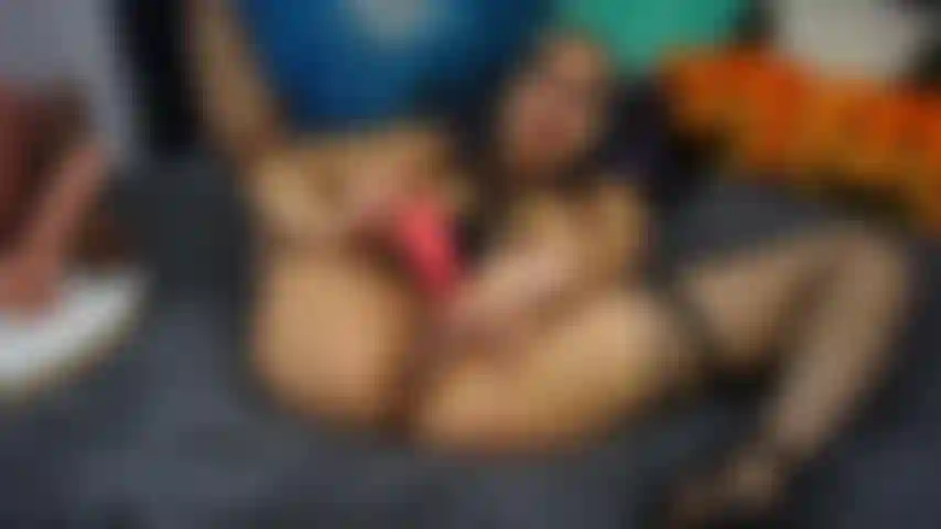 J'adore mon jouet suceur de clitoris ! Tellement mouillée !