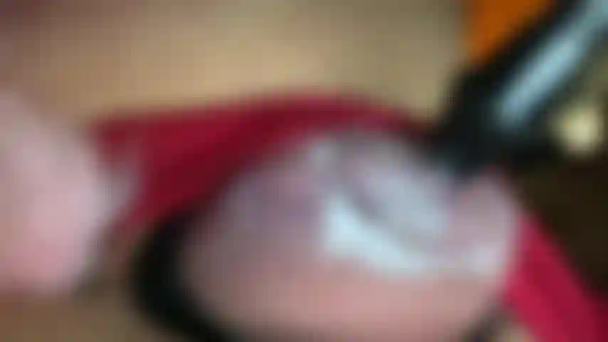 Ma chatte pompée est tellement mouillée.