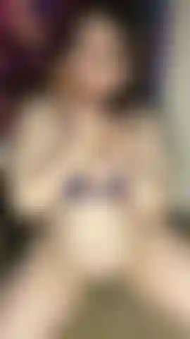 28 Ans enceinte de plusieurs semaines, chevauchant un gode de 9 pouces.