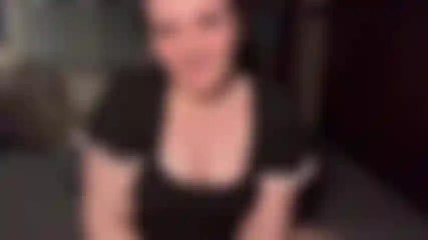 Tiny dick obtient sph, joi et un pitoyable bj.