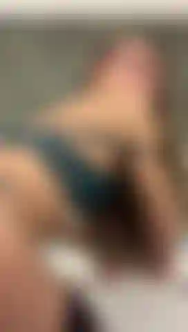 Des pieds en nylon !