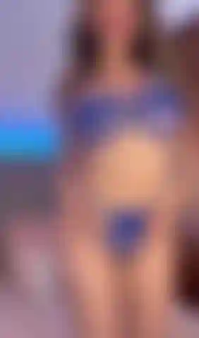 Je me baise le cul en levrette.