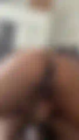 Regarde-moi monter et crémer sur une grosse bite noire avec une chatte mouillée dégoulinante.