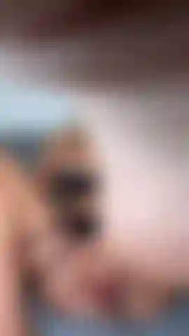 Je joue avec ma chatte en lingerie sexy en dentelle