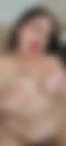 Donne-moi ton sperme sur mes gros seins.