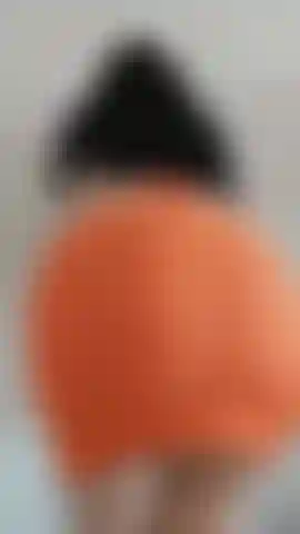 Sans culotte, qui danse le cul.