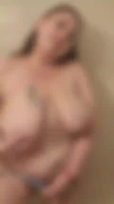 Je joue avec moi-même sous la douche.