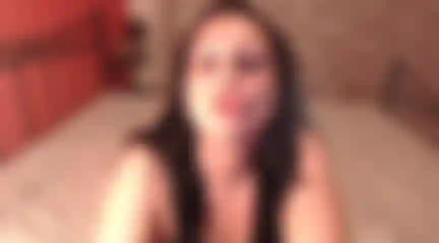 Taquine privée sur tout le corps.