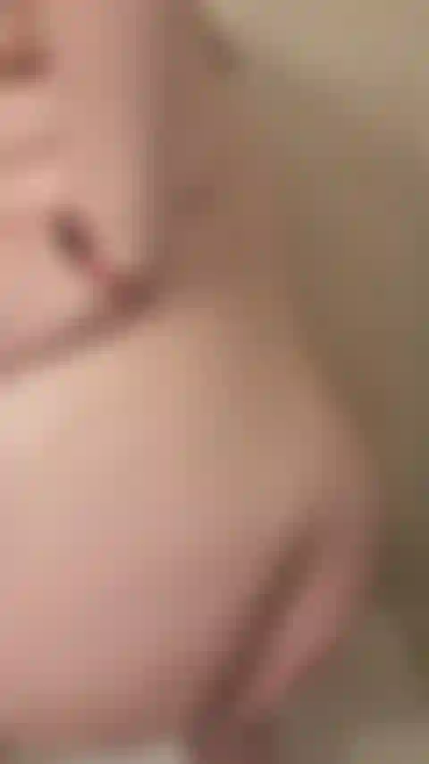 Cul nu sous la douche.