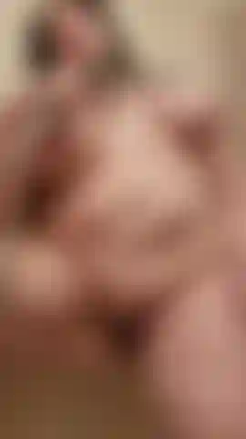 Je joue avec moi-même sous la douche.