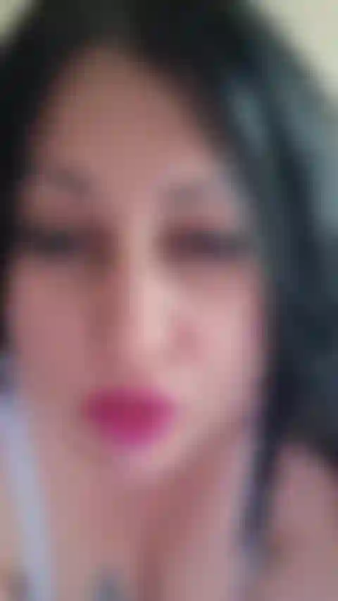 Petite jupe taquine la chatte.