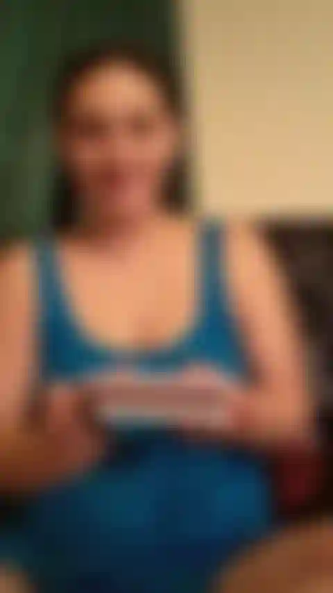 Jouant avec des allumettes et des bougies.