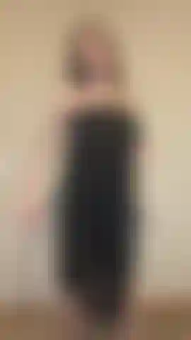 Essayez de nouveaux petits bikinis - regardez-moi essayer mes petits bikinis sexy et un petit monokini. Beaucoup de taquineries sexy et de tremblements de seins.