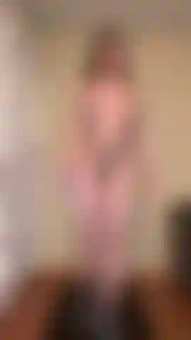 De minuscules bikinis sur un tapis roulant - essayez-les.