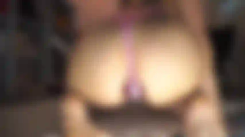 Une fille et tous ses jouets anaux...