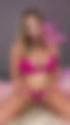 Joi avec un compte à rebours sur les seins.