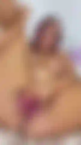 J'éjacule sur mon gode et mon vibromasseur.