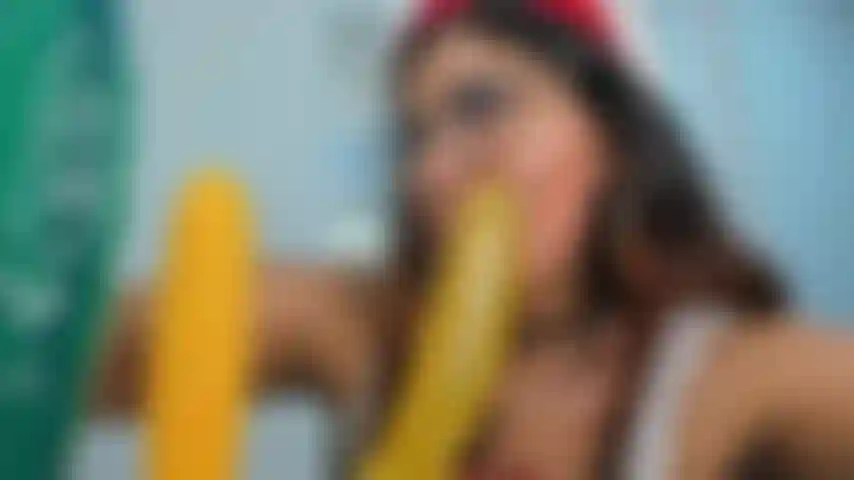 Je suce une banane.