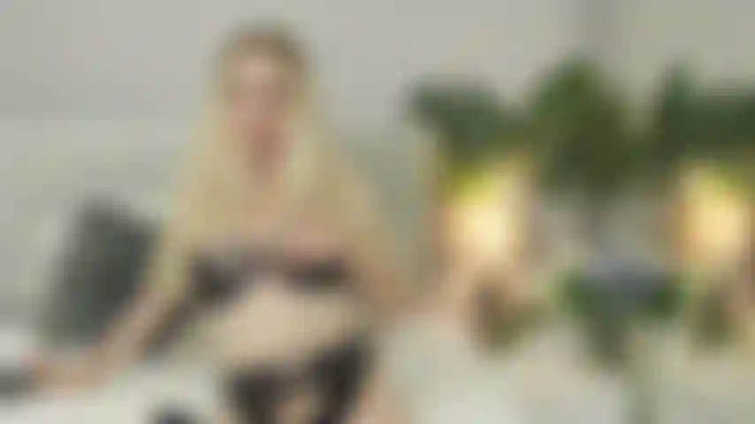 Anal, bavardage et jeu de chatte avec mes jouets.